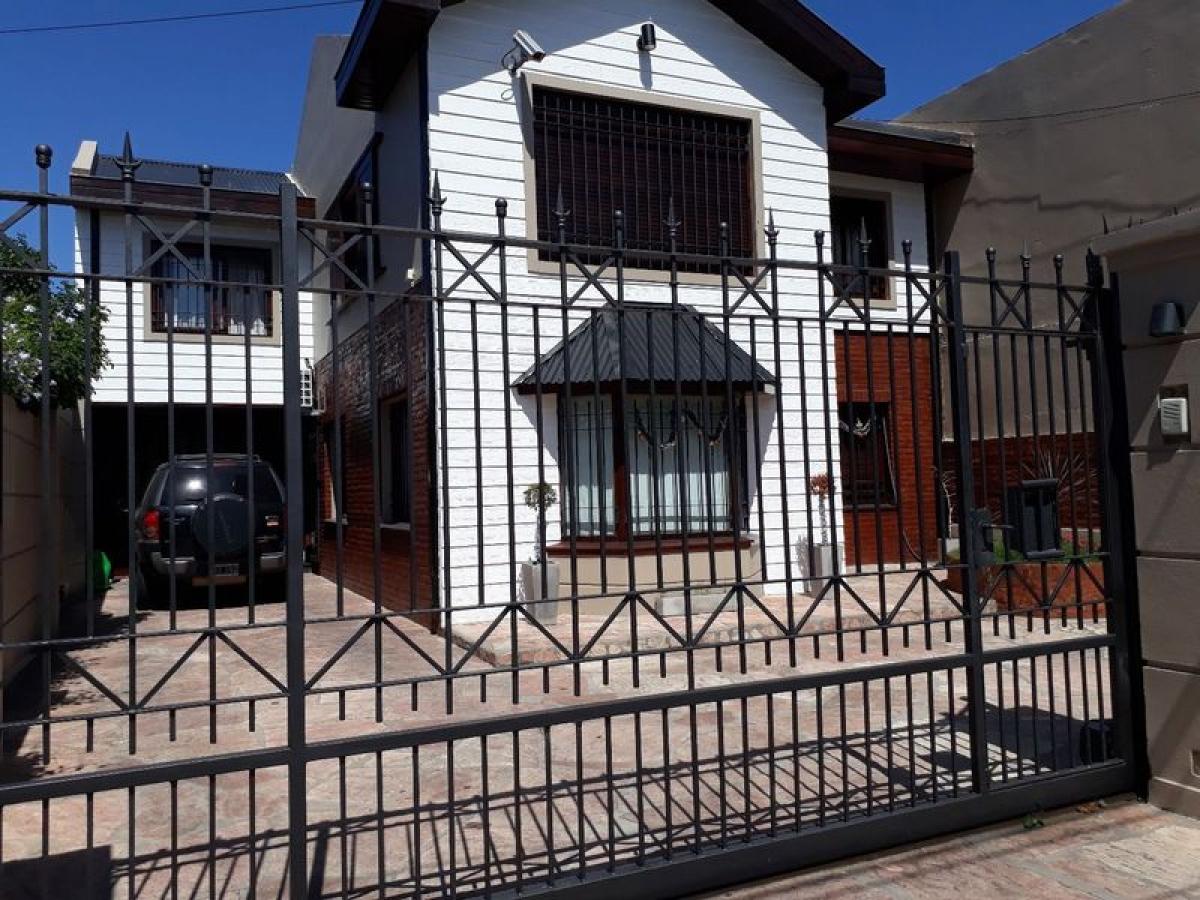 Дом с 3 спальнями в Мар-дель-Плата, Аргентина № 66154