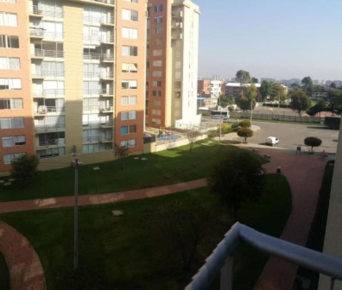 Casa de 3 dormitorios en Bogotá, Colombia No. 10911