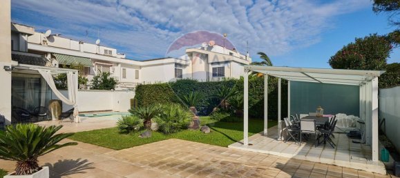 4 bedrooms Villa in Rome, Italy No. 64122 3