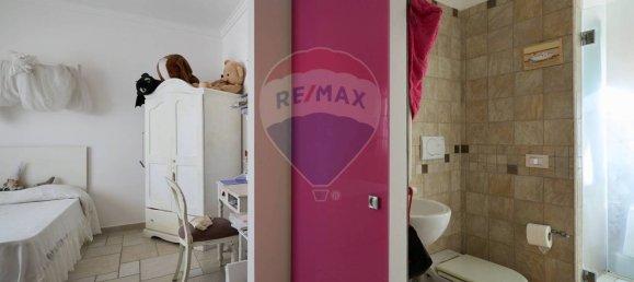 4 bedrooms Villa in Rome, Italy No. 64122 33