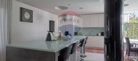 4 bedrooms Villa in Rome, Italy No. 64122 10