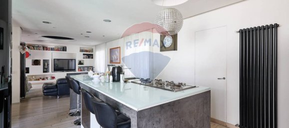4 bedrooms Villa in Rome, Italy No. 64122 19