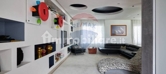 4 bedrooms Villa in Rome, Italy No. 64122 15