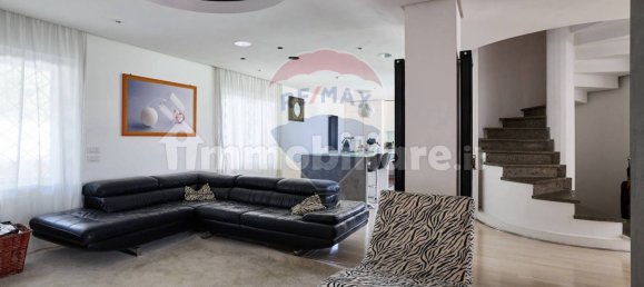 4 bedrooms Villa in Rome, Italy No. 64122 17