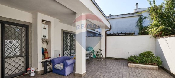 4 bedrooms Villa in Rome, Italy No. 64122 27