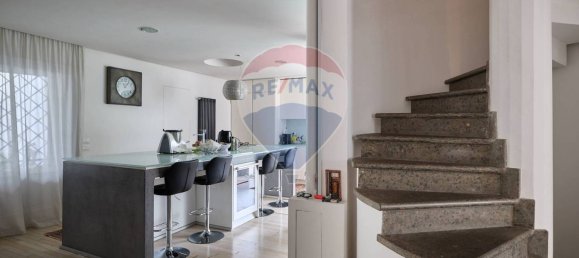 4 bedrooms Villa in Rome, Italy No. 64122 9
