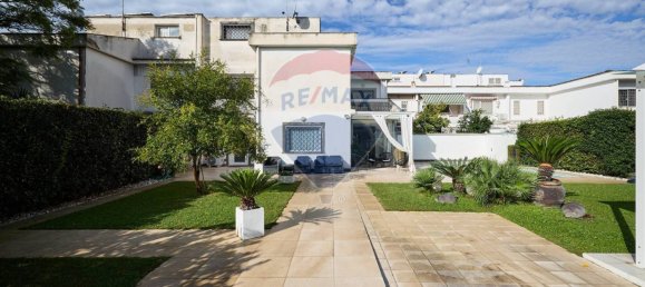 4 bedrooms Villa in Rome, Italy No. 64122 2