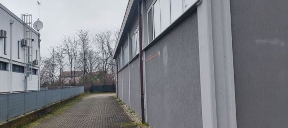 Склад 1000м² в Реджо Эмилия, Италия № 18215 4