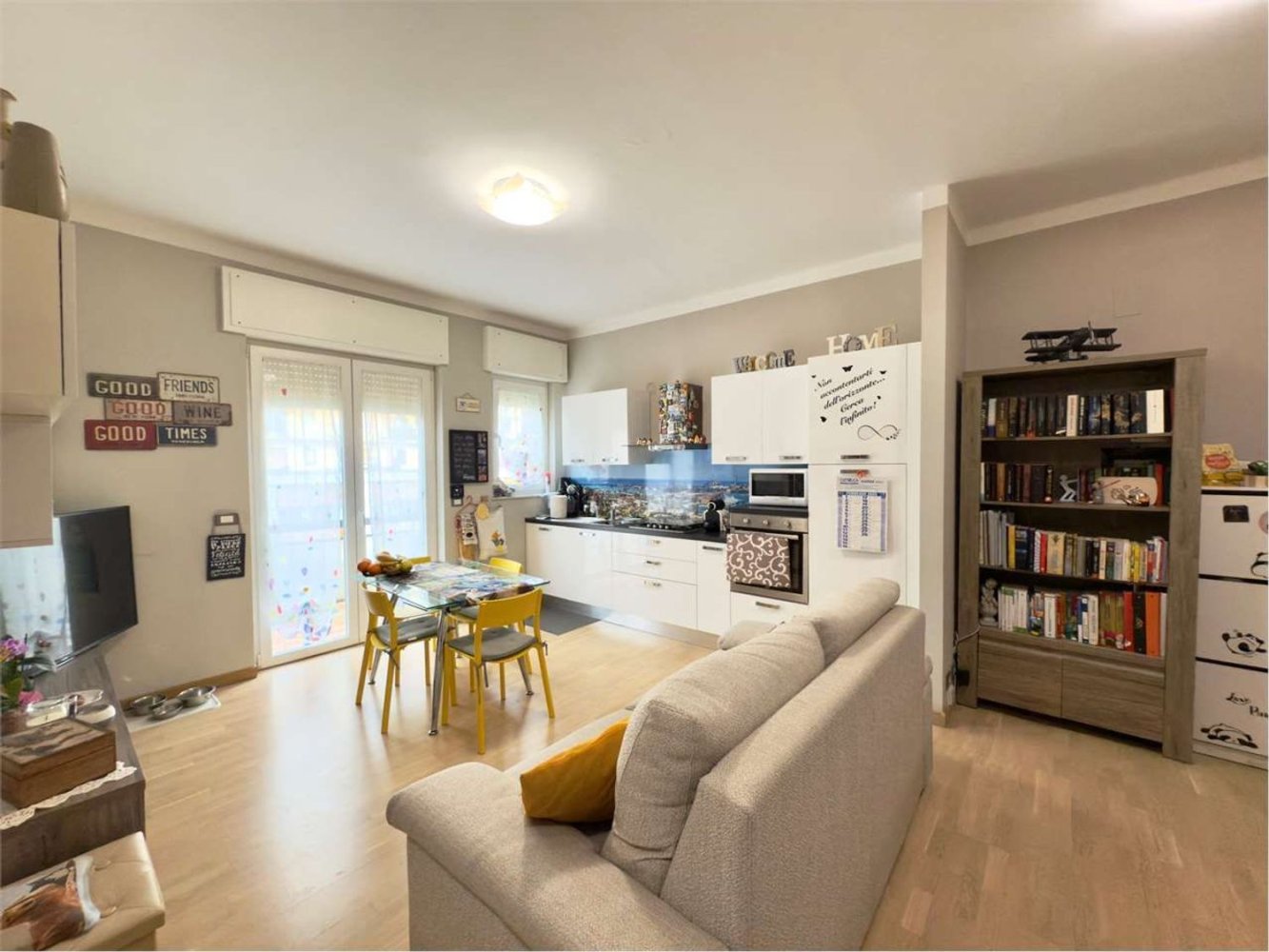 4 rooms Apartment in Genoa, Italy No. 35829