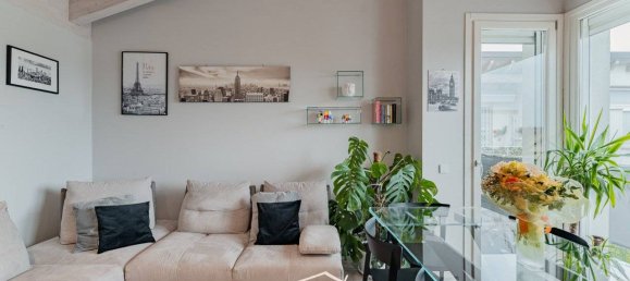 2 bedrooms Apartment in Mantua, Italy No. 323477 2