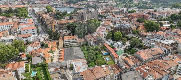 Здание с 9 спальнями в Порту, Португалия № 66619 23