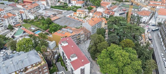 Здание с 9 спальнями в Порту, Португалия № 66619 19