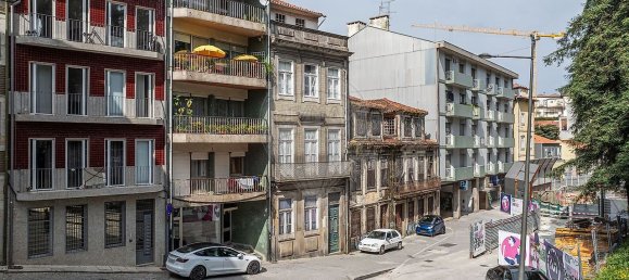 Здание с 9 спальнями в Порту, Португалия № 66619 4