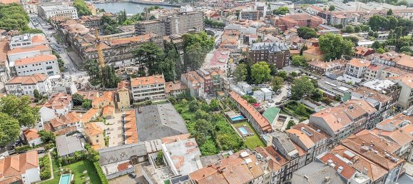 Здание с 9 спальнями в Порту, Португалия № 66619 24