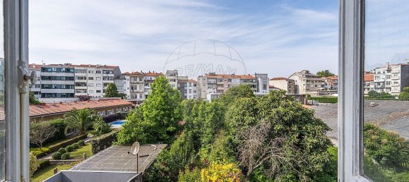 Здание с 9 спальнями в Порту, Португалия № 66619 10