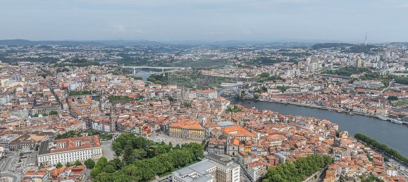 Здание с 9 спальнями в Порту, Португалия № 66619 22