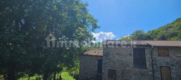 3 bedrooms House in Esino Lario, Italy No. 260127 10