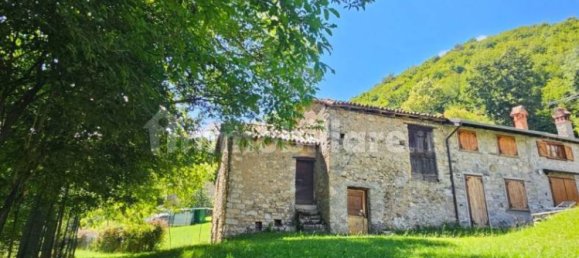 3 bedrooms House in Esino Lario, Italy No. 260127 8