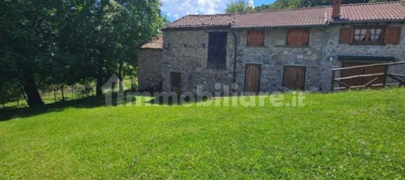 3 bedrooms House in Esino Lario, Italy No. 260127 4