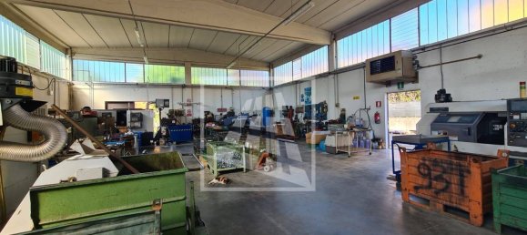 290m² Warehouse in Quattro Castella, Italy No. 310731 3