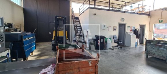 290m² Warehouse in Quattro Castella, Italy No. 310731 2