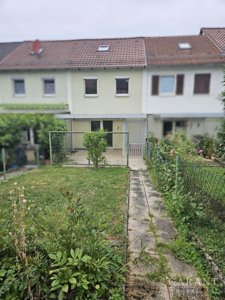 Таунхаус с 5 комнатами в Reutlingen, Германия № 220648