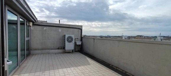 Studio in Viareggio, Italy No. 32093 2