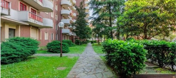 3 bedrooms Apartment in Milan, Italy No. 374194 4