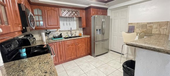4 bedrooms Villa for sale in Miami, Miami-Dade, Florida, USA № 614728 2