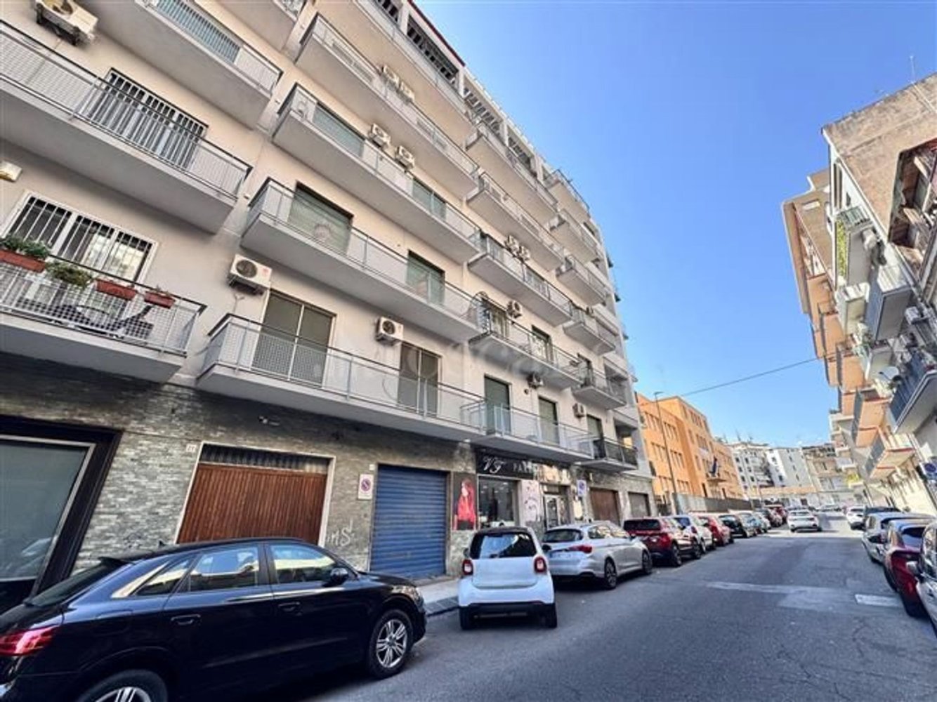 4 bedrooms Apartment in Catania, Italy No. 323900