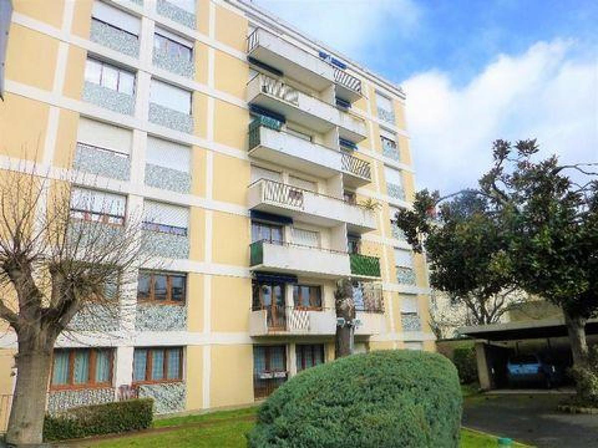 Condominio de 2 dormitorios en Chatellerault, France No. 24945