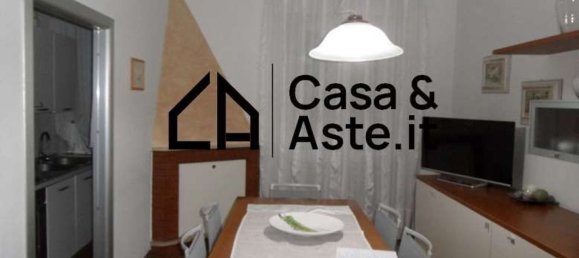10 rooms Apartment in Morrovalle, Italy No. 128151 2