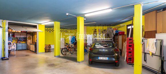 4-salle Appartement à Santena, Italy No. 291112 16