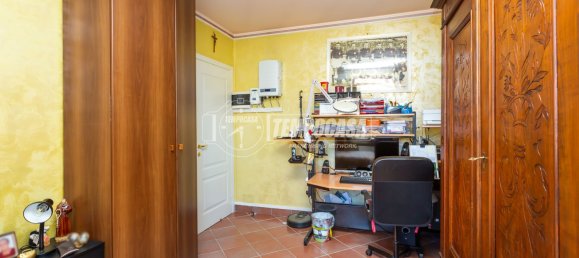 4-salle Appartement à Santena, Italy No. 291112 12