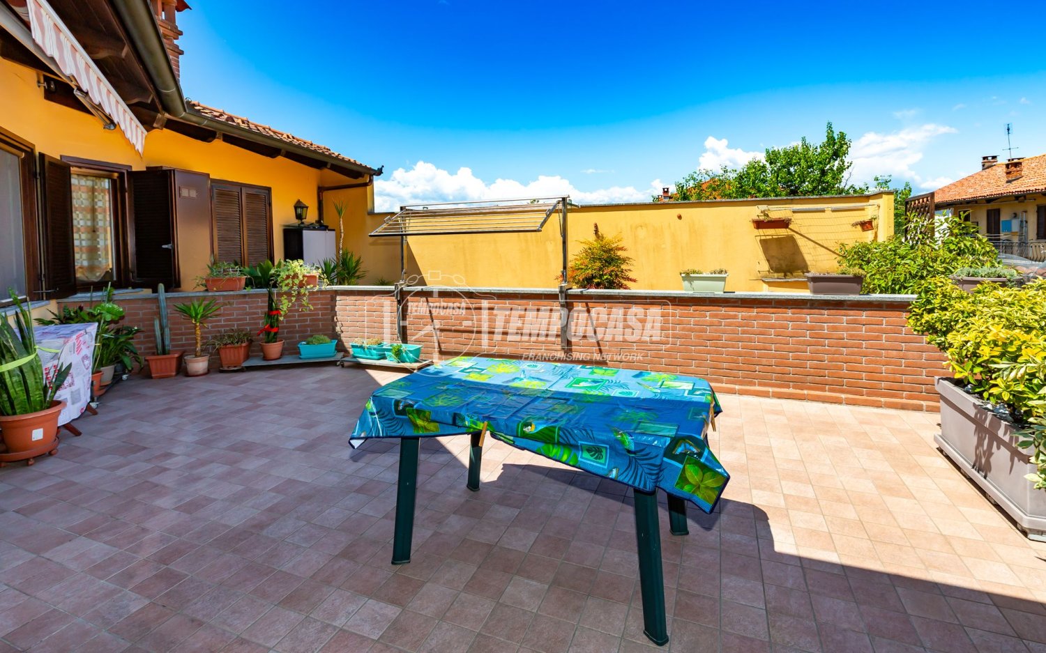 4-salle Appartement à Santena, Italy No. 291112