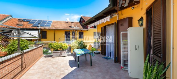 4-salle Appartement à Santena, Italy No. 291112 2