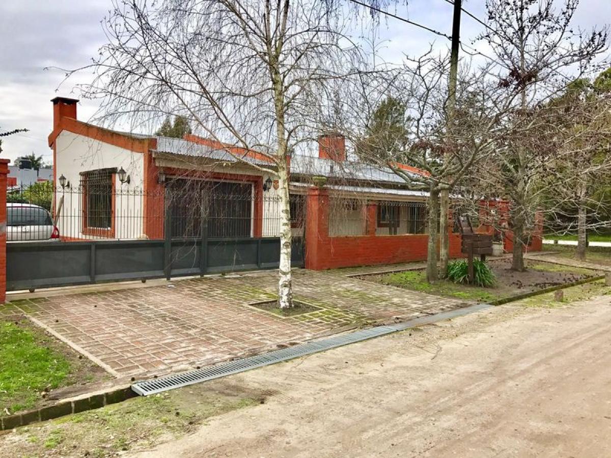 Casa de 3 dormitorios en Mar del Plata, Argentina No. 67058