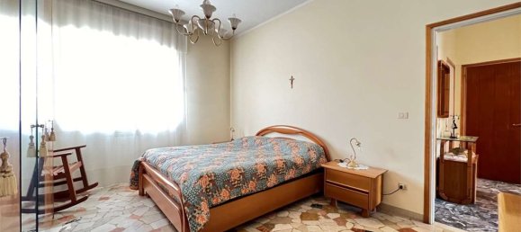 5 rooms Apartment in Spinea, Italy No. 221632 7