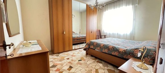 5 rooms Apartment in Spinea, Italy No. 221632 3