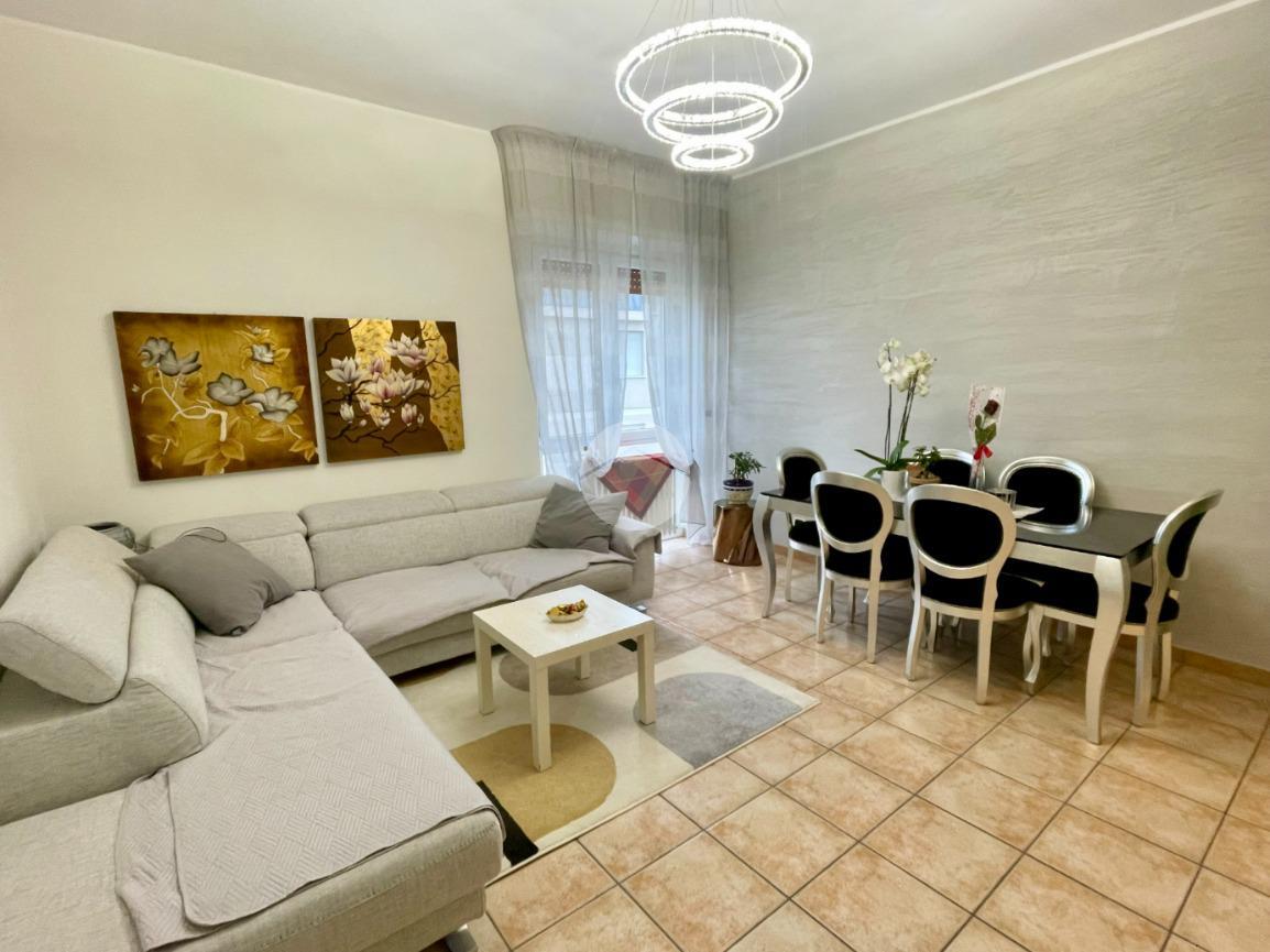 3-salle Appartement à Lissone, Italy No. 27435