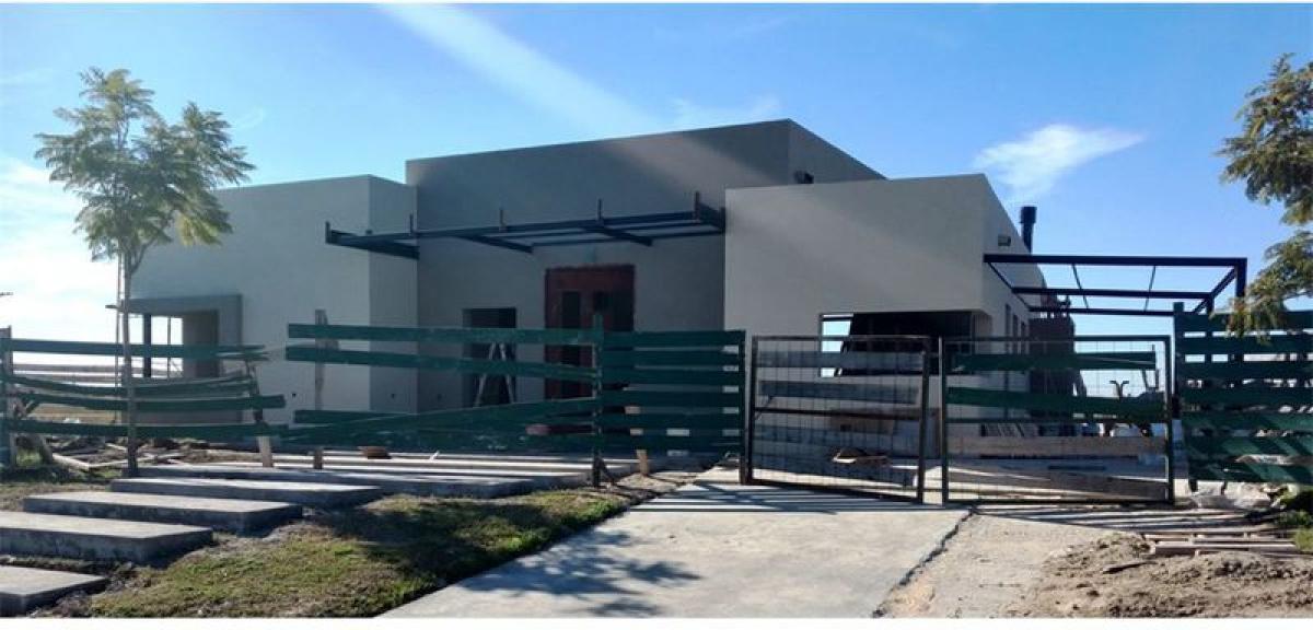 4 bedrooms House in Escobar, Argentina No. 101116