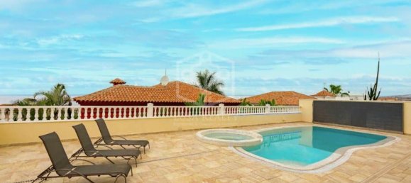 3 bedrooms Villa in Adeje, Spain No. 16392 10