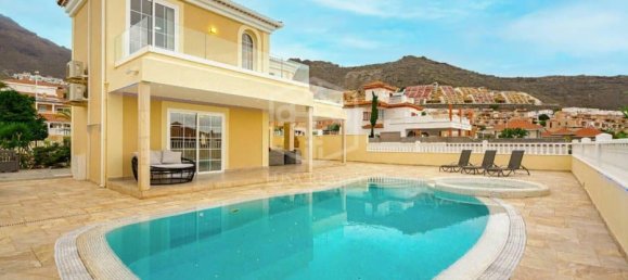 3 bedrooms Villa in Adeje, Spain No. 16392 9