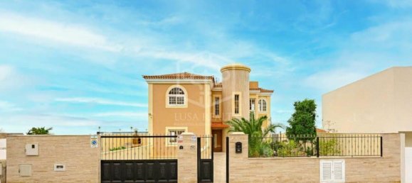 3 bedrooms Villa in Adeje, Spain No. 16392 2