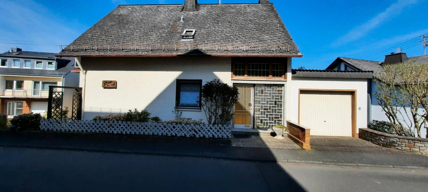 Casa de 5 habitaciónes en Rhein-Hunsruck, Germany No. 339180