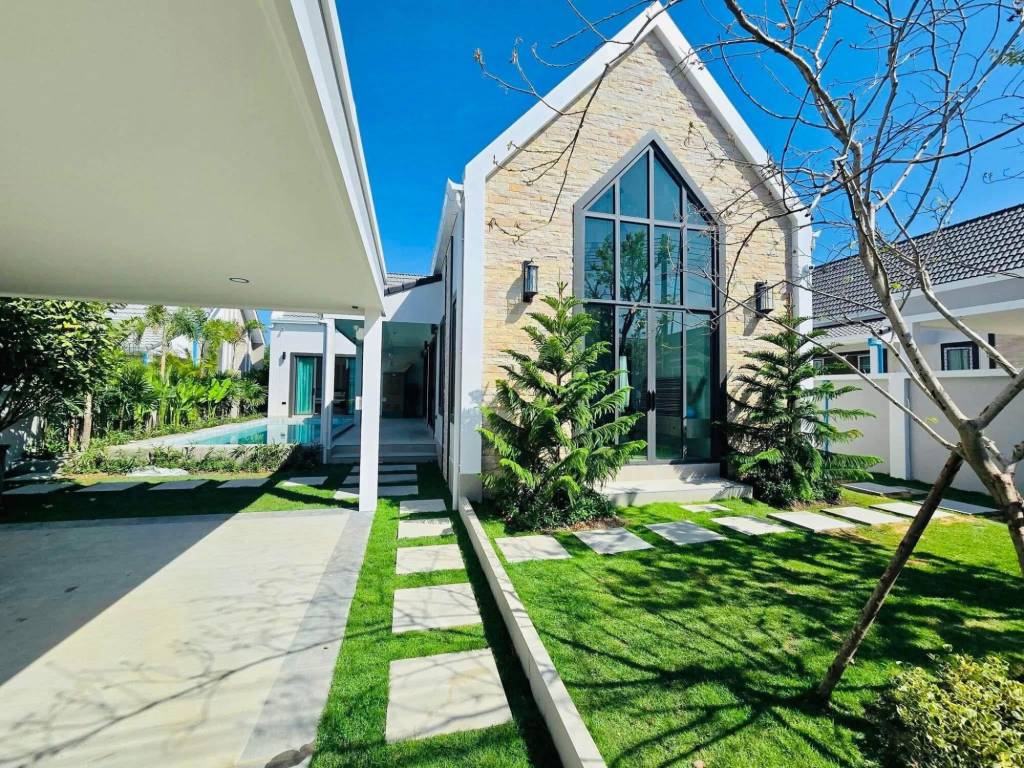 Villa de 3 dormitorios en Bang Lamung, Thailand No. 58501