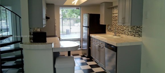 2 Schlafzimmer Doppelhaus in Miami, USA, Nr. 614180 2