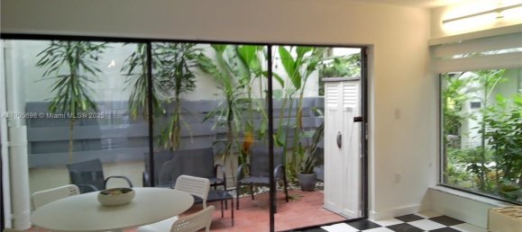 2 Schlafzimmer Doppelhaus in Miami, USA, Nr. 614180 3