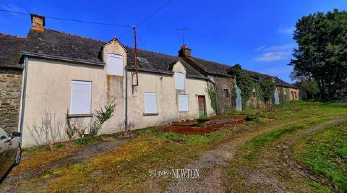 300m² Farm in Pontivy, France No. 17428