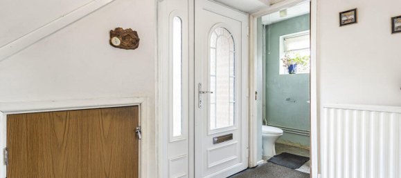 3 bedrooms House in Egham, United Kingdom No. 8636 8